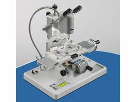 Tischbohrmaschine zur Brillenglasbearbeitung