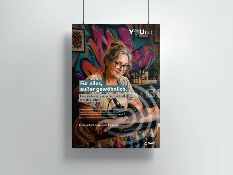 YOUnic Poster A1, Motiv Tätowiererin
