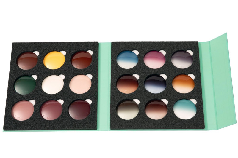 Farbmusterbuch mit 18 Gläsern: blueblocker, berry, horizon